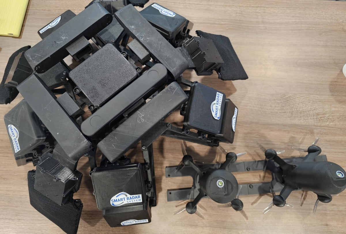 스마트레이더시스템의 레이더가 탑재된 안티 드론 장비./사진=진영기 한경닷컴 기자