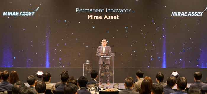 박현주 미래에셋그룹 회장이 지난 1일 서울 포시즌스호텔에서 열린 고객자산 1000조원 달성 기념식에서 연설을 하고 있다. [사진=미래에셋그룹]