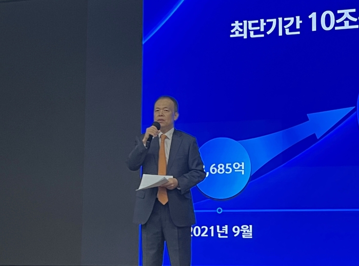 조재민 신한자산운용 대표가 15일 서울 여의도 TP타워에서 열린 SOL 상장지수펀드(ETF) 순자산 10조원 돌파 기념 기자간담회에서 발언하고 있다. [사진 = 최아영 기자]