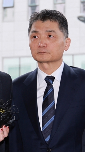 SM엔터테인먼트 시세 조종 공모 의혹을 받는 카카오 창업자 김범수 미래이니셔티브센터장이 21일 양천구 서울남부지방법원에서 열린 1심 선고공판에 출석하고 있다. [자료=연합뉴스]