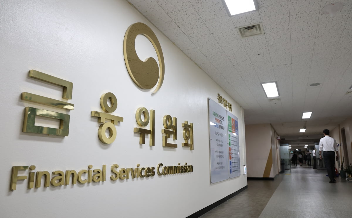 ๊ธ์ต์, ์๋ฐฑ์ต ๋์ํด ์ฝ์ธ ์์ธ์กฐ์ข
ํ ์ผ๋น ๆชข ๊ณ ๋ฐ