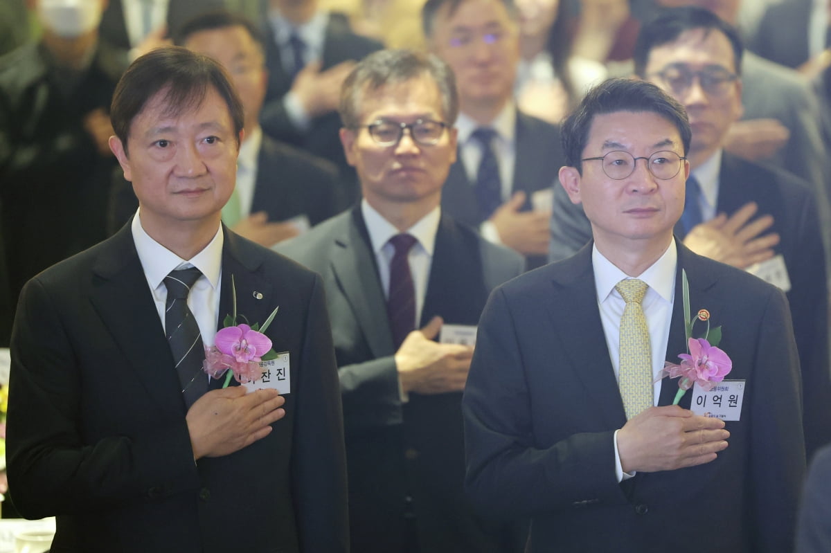 금융위 정례회의도 흔들… 강해진 금감원 감독기조 부각 [박주연의 여의도 나침반]