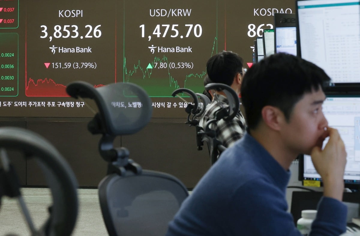 21์ผ ์คํ ์์ธ ์ค๊ตฌ ํ๋์ํ ๋ณธ์ ๋๋ง๋ฃธ ์ ๊ดํ์ ์ข
๊ฐ๊ฐ ๋์ค๊ณ ์๋ค./์ฌ์ง=์ด์ ๊ธฐ์