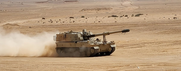 중동 사막을 달리고 있는 K9 자주포. [연합뉴스]