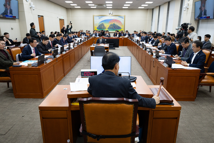 지난달 24일 서울 여의도 국회에서 열린 제429회 국회(정기회) 정무위원회 제10차 전체회의가 열리고 있다.  [사진출처=뉴스1]